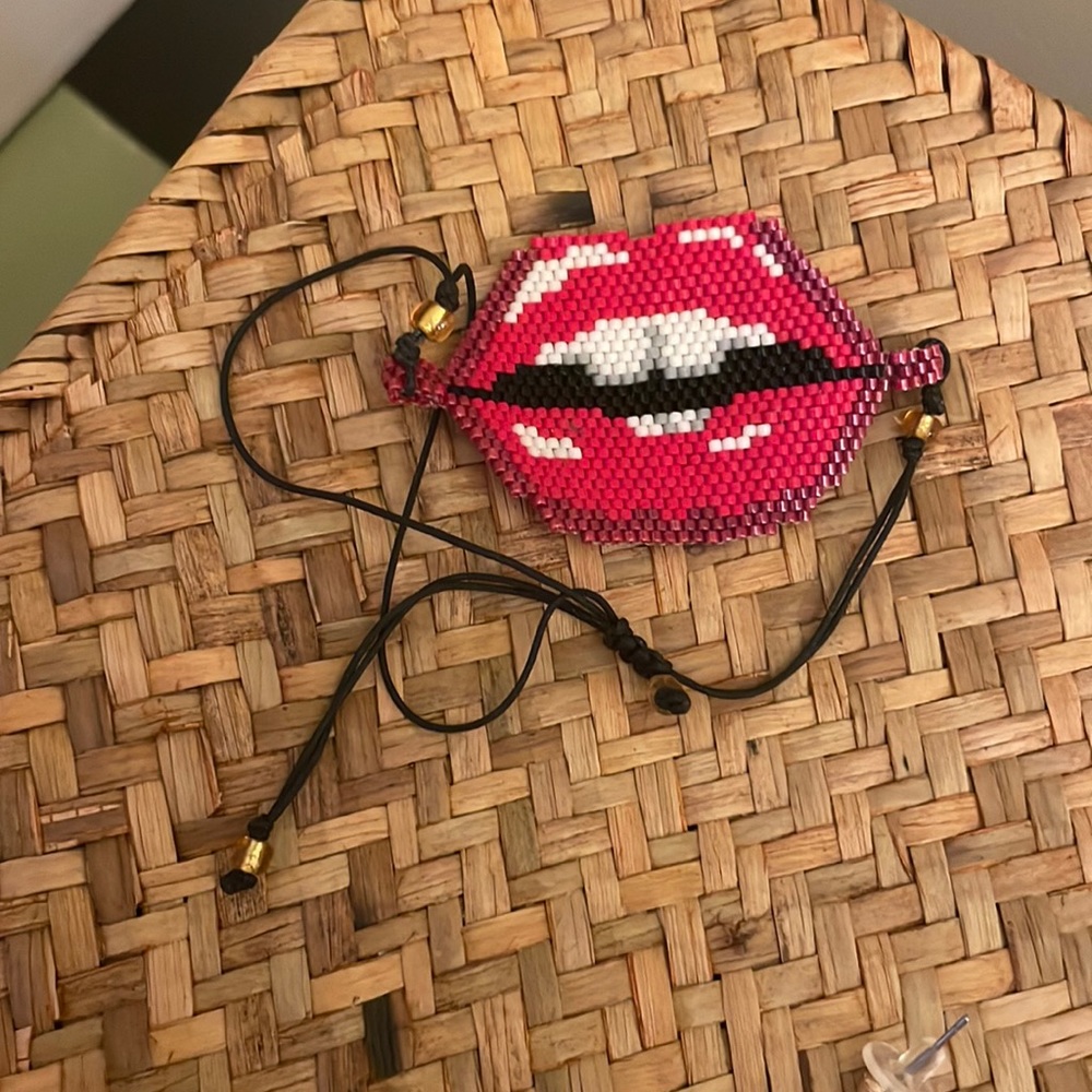Lips Draw-String Beaded Bracelet